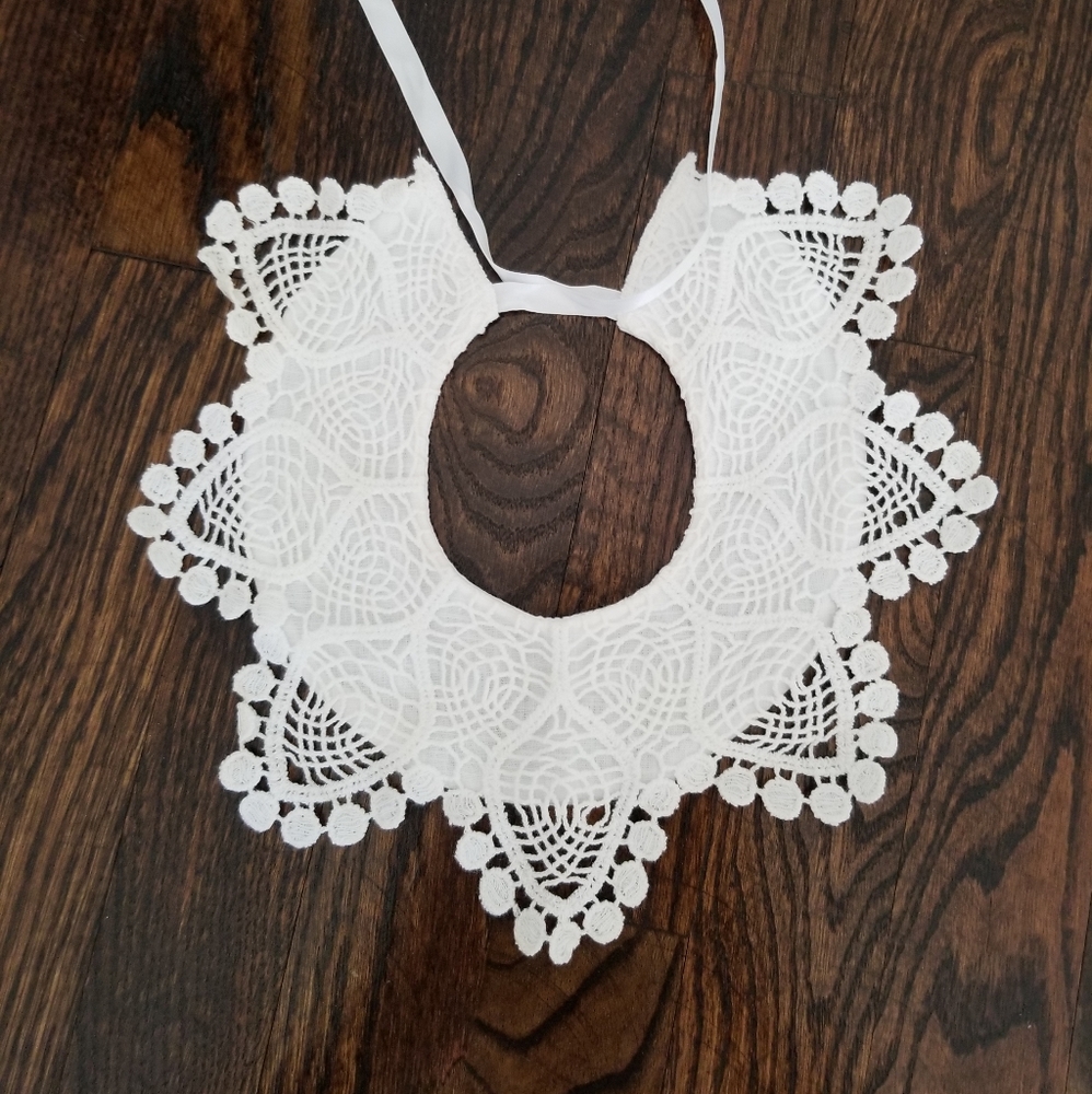 Tie-On Collar